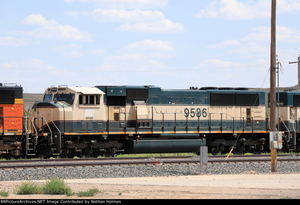 BNSF 9586